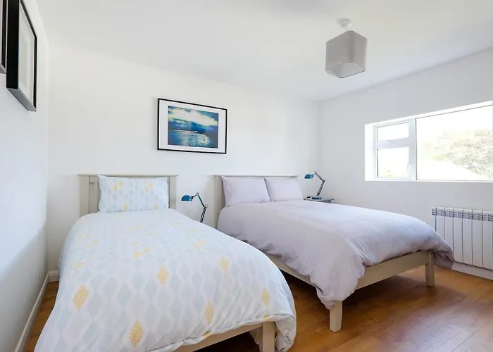 Private Off Street Parking, Near Eyre Sq, Sleeps 7 ゴールウェイ