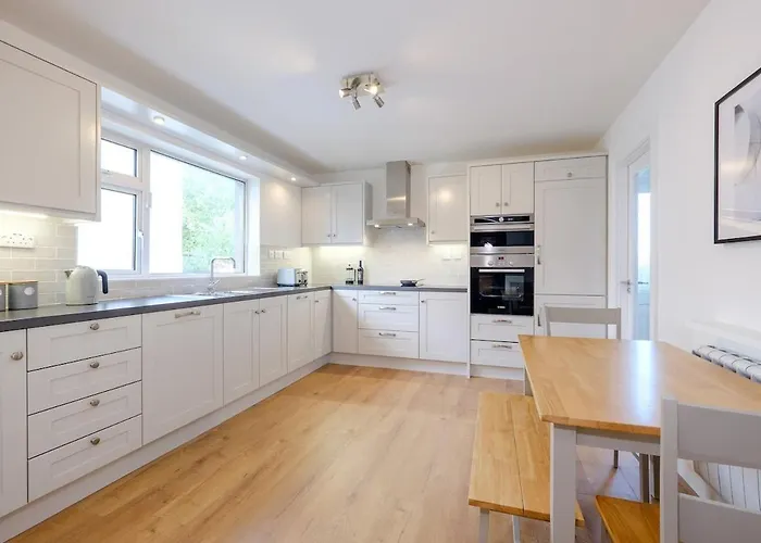 Private Off Street Parking, Near Eyre Sq, Sleeps 7 * ゴールウェイ