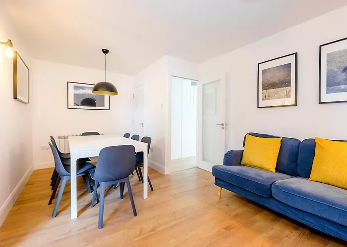 別荘 Private Off Street Parking, Near Eyre Sq, Sleeps 7 ゴールウェイ