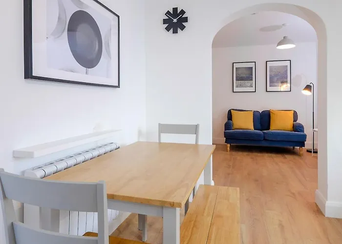 Private Off Street Parking, Near Eyre Sq, Sleeps 7 * ゴールウェイ