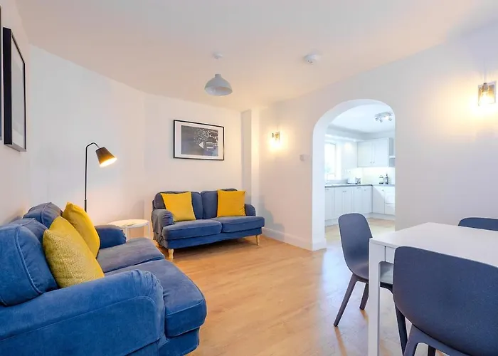 Private Off Street Parking, Near Eyre Sq, Sleeps 7 Casa de Férias *
