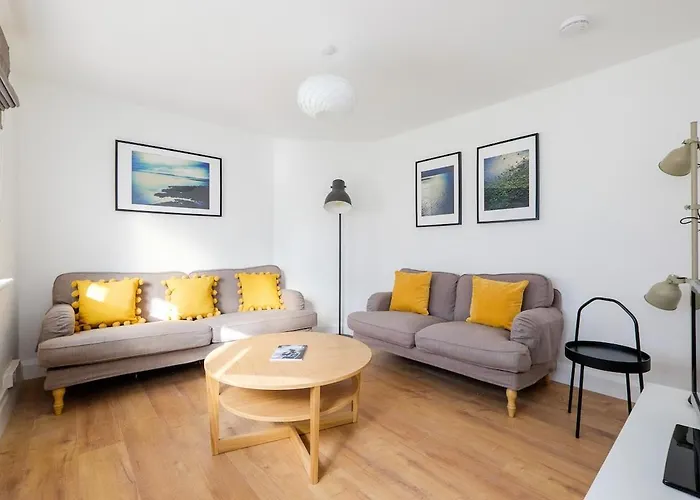 Casa de Férias Private Off Street Parking, Near Eyre Sq, Sleeps 7 Galway