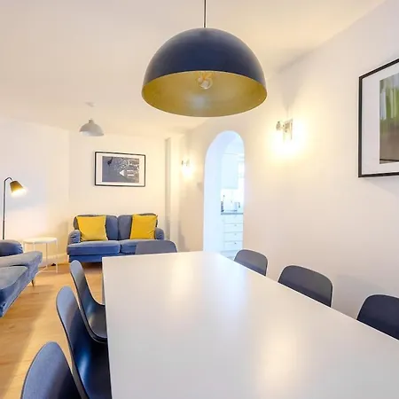 Private Off Street Parking, Near Eyre Sq, Sleeps 7 Holiday home Galway